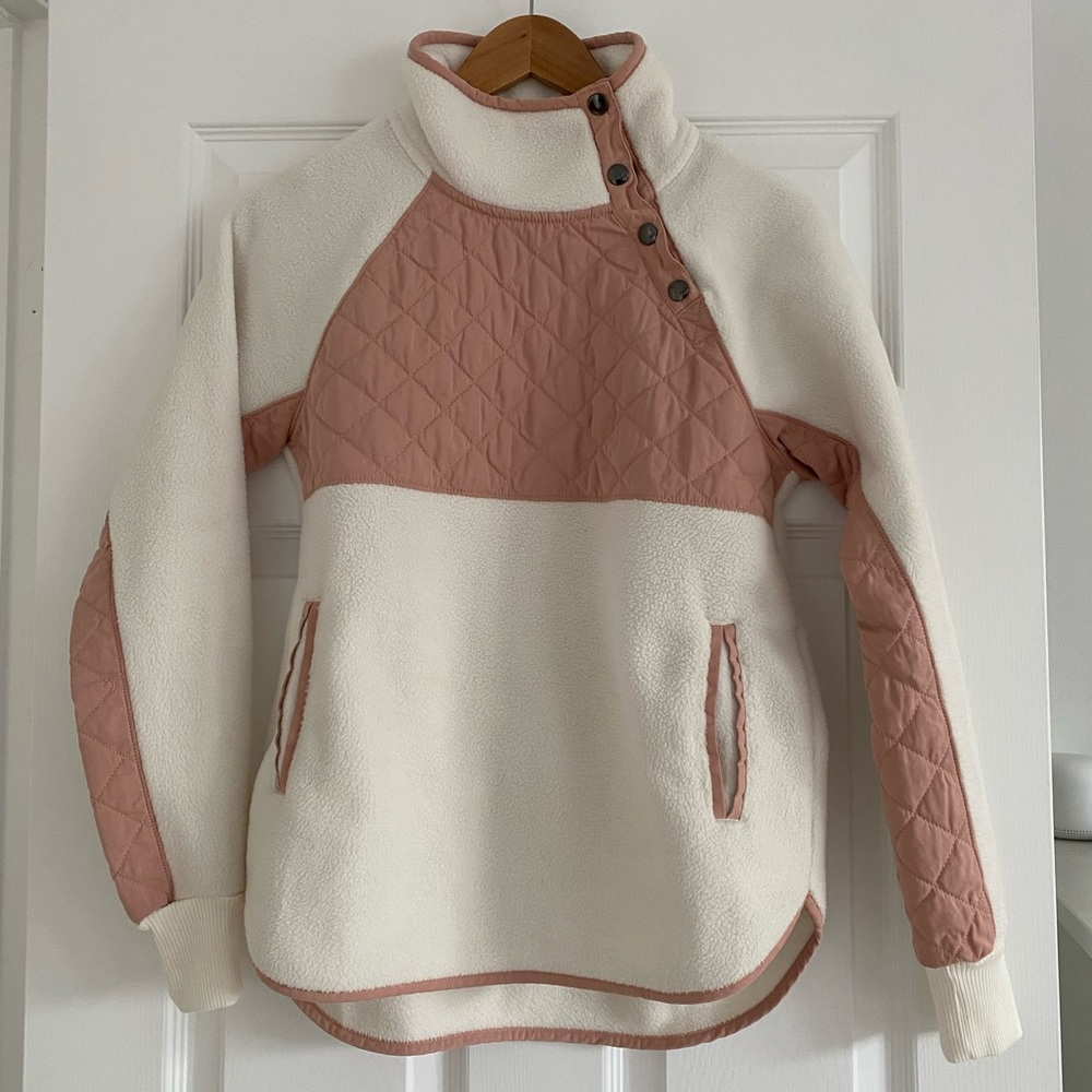 NWOT Abercrombie & Fitch Cream and Pink Quilted pullover